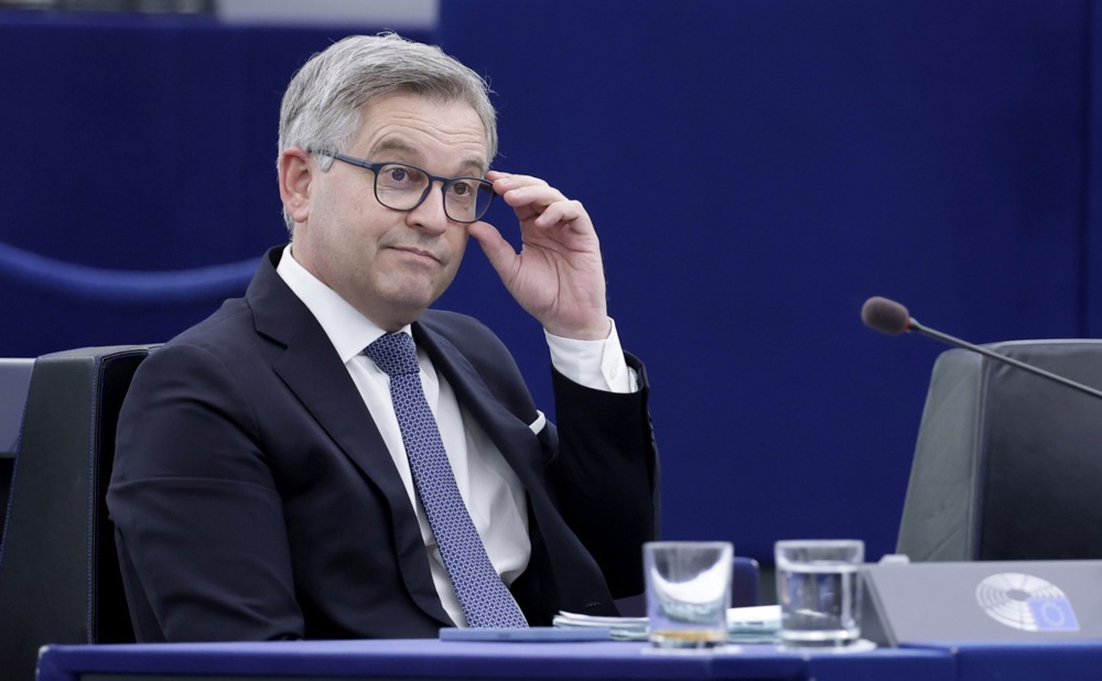 EU migration chief calls ministers to hash out burden-sharing plan