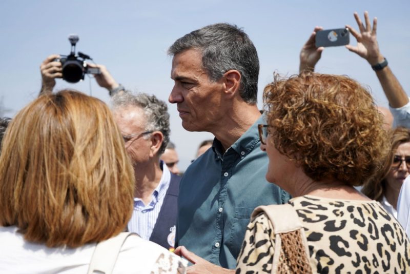 Sánchez under fire as blazes and scandals rage in Spain