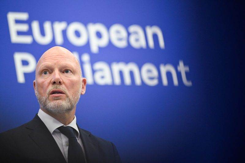 Conservatives look to close sustainability law with far-right support in Parliament vote