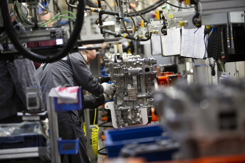 Six months after pension reform, French cabinet woos unions with wage hike talks