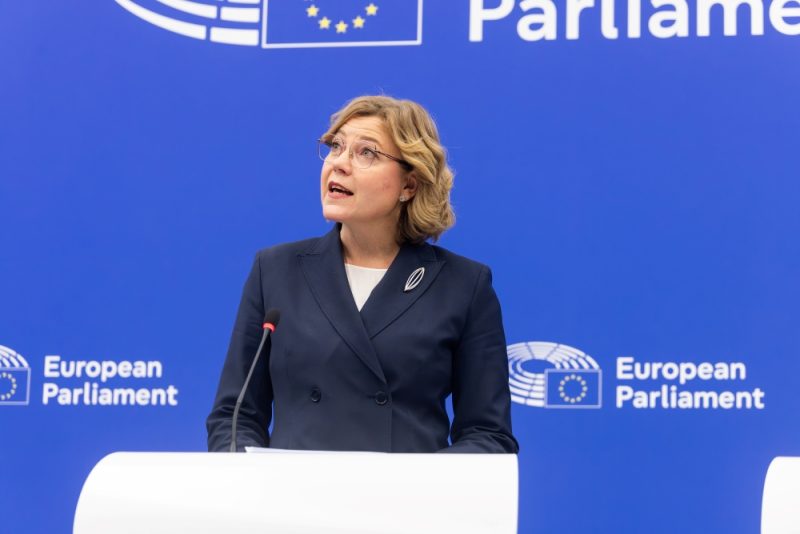 Commission to open EU's privacy laws in digital simplification bid